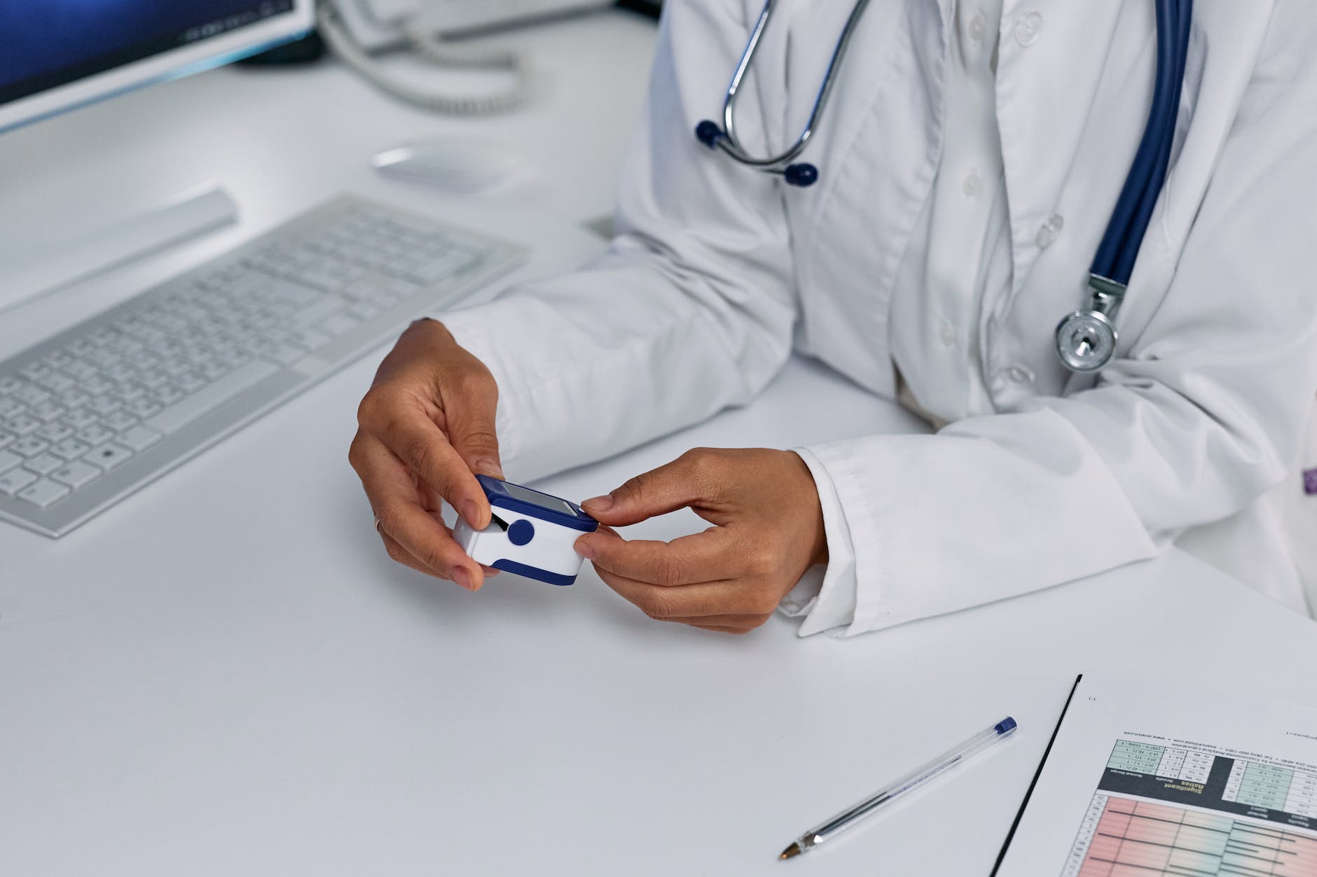 a person holding a pulse oximeter