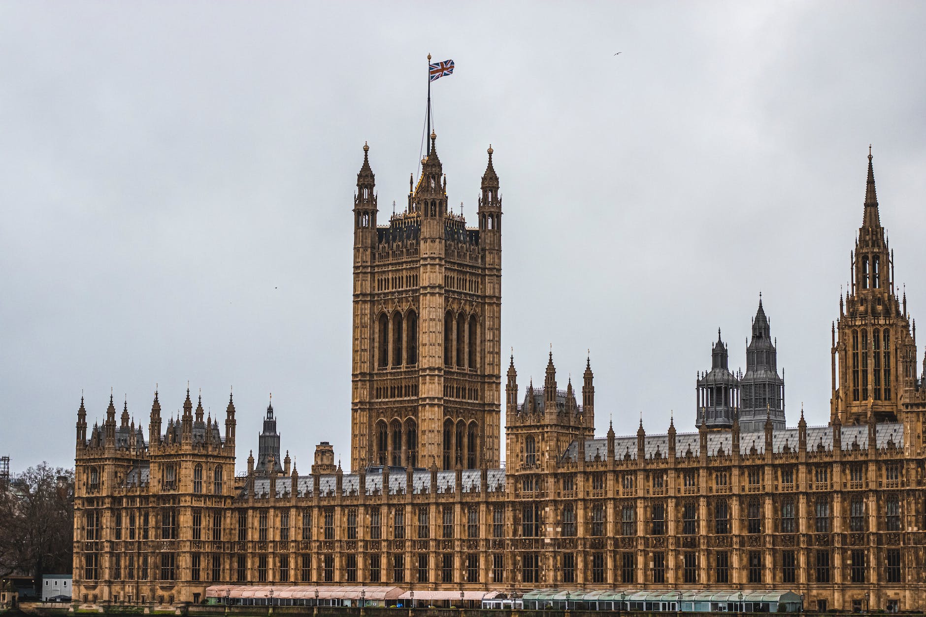 flag of united kingdom on the houses of parliament