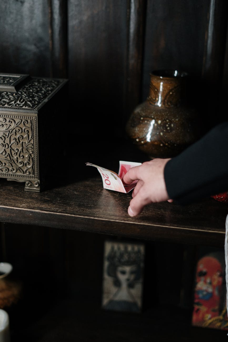 a person holding a twenty shekel banknote