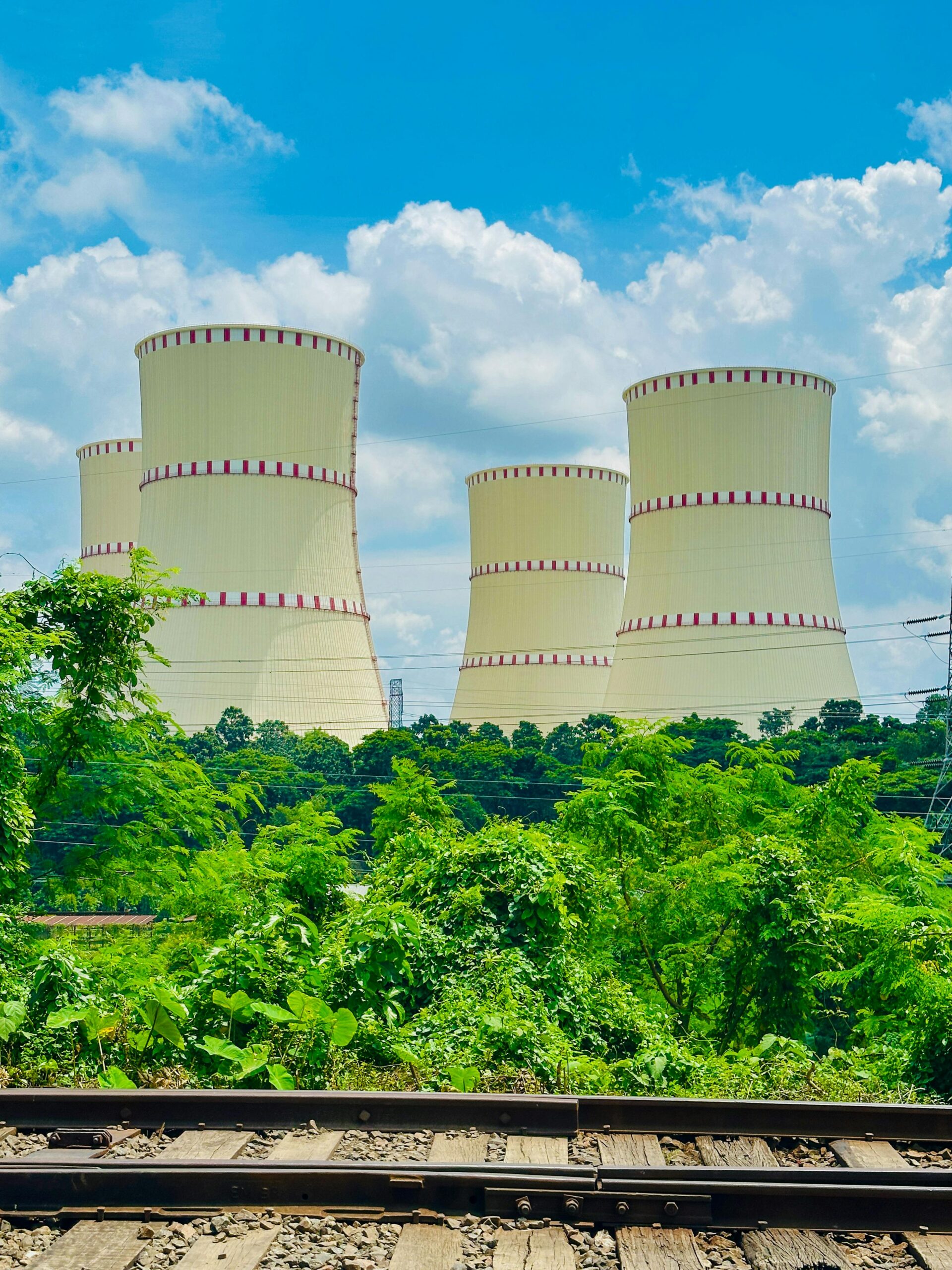  النووي الإيراني: قراءة مستقبلية في الخطاب السياسي، التفاوض، والضغوط الداخلية