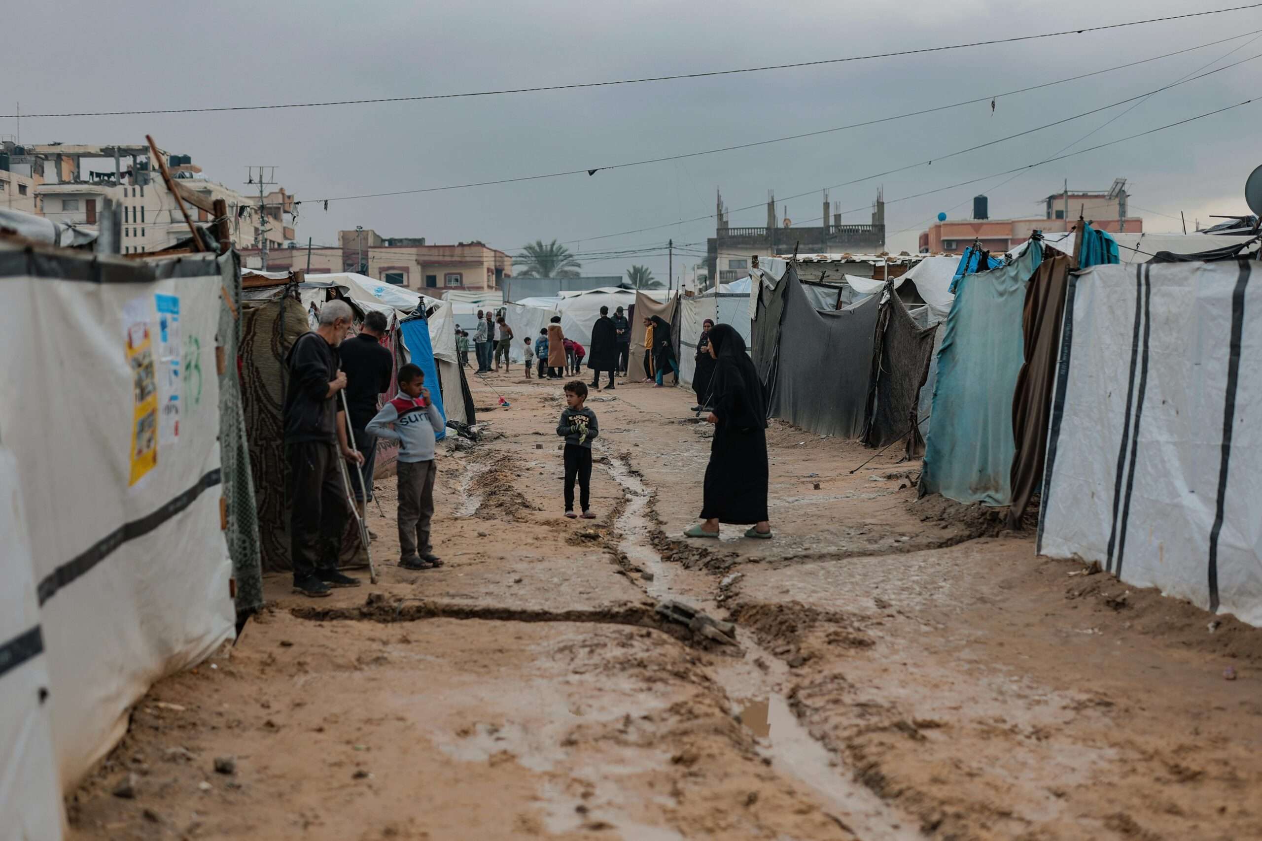 أهالي غزة بين الاعتقال والشهادة