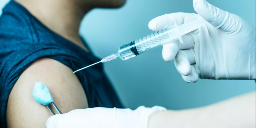 أسبوع التطعيم الأوروبي 2026: 3 دول تبلغ هدف 90٪ لتطعيم HPV والاتحاد يستعرض إنجازاته لمكافحة سرطان عنق الرحم — ونقاش حول اللقاحات الإلزامية