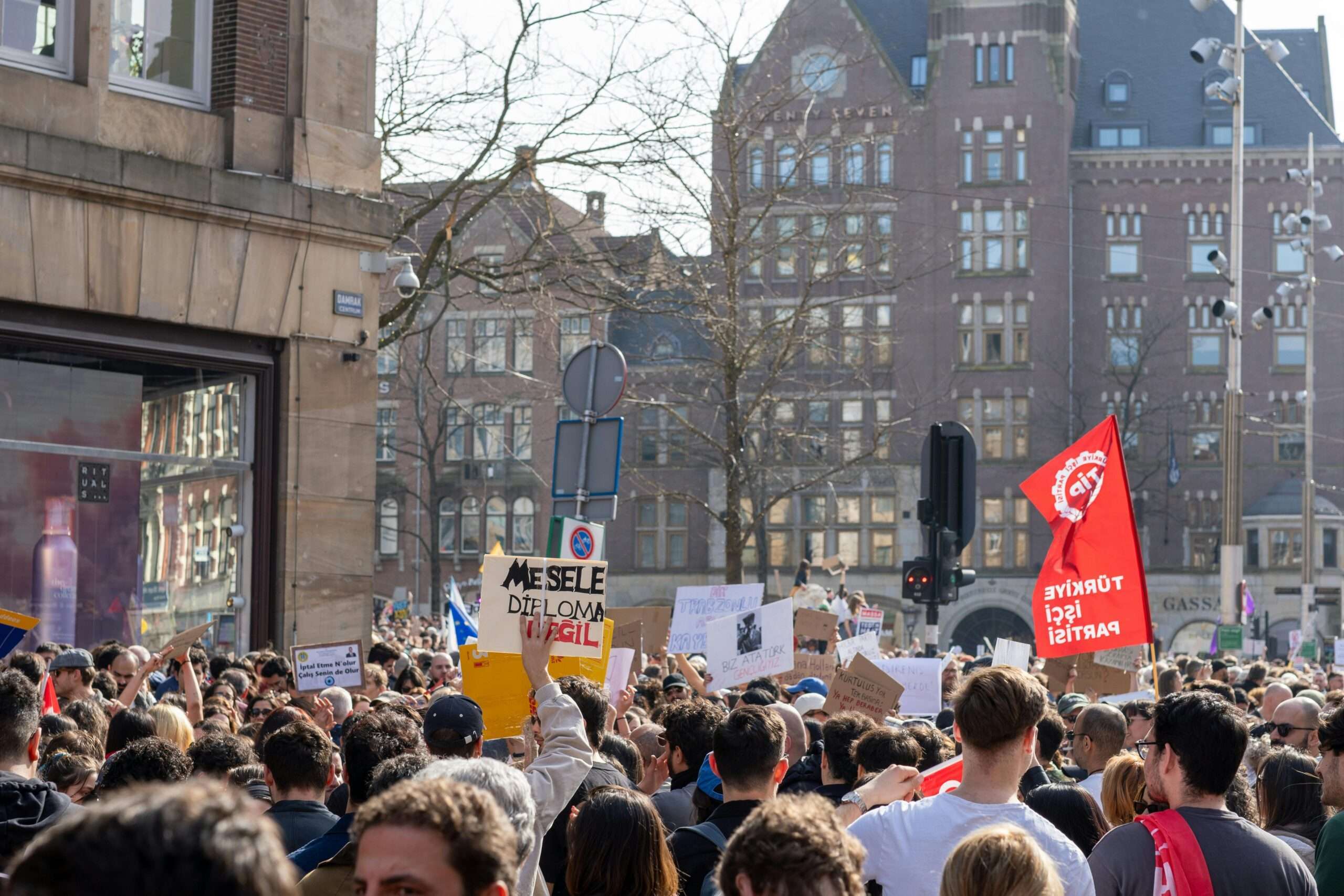 التنديد بالإصلاحات الأخيرة في بلجيكا