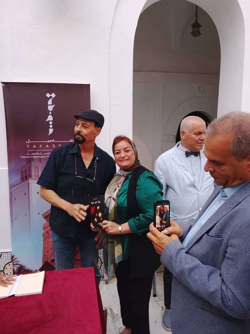 امسية  أربعون  عاما  من  الوفاء  المكتومحفل  توقيع   ديوان (حفنة ذرات وردية)الشاعر الفنان عبد الحكيم الطويلطاقة   الكلمة   مقابل   طاقة    الذرة