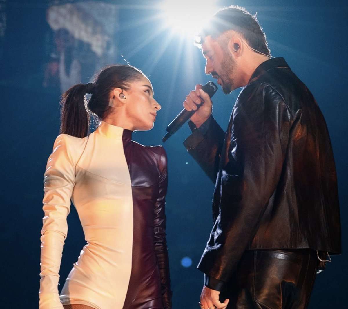 نوعام بيتان الإسرائيلي يُؤدي “ميشيل” في نصف نهائي Eurovision بفيينا من داخل ماسة عملاقة — وسط جدل مستمر حول المشاركة الإسرائيلية وغياب الفنانين المحتجّين