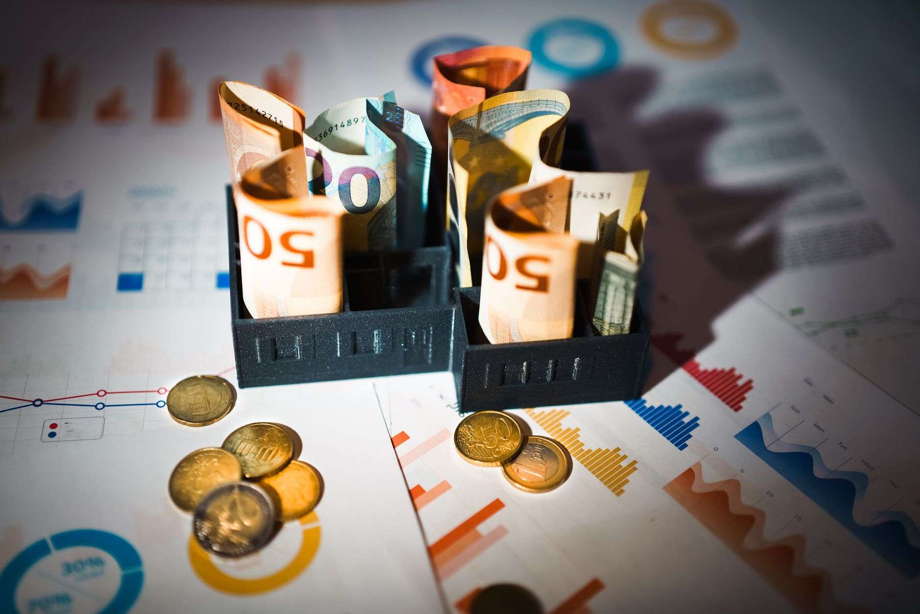 البرلمان الأوروبي يُقرّ اليورو الرقمي — من أين أتت الفكرة؟ ولماذا الآن؟ ومن الخاسر والرابح؟