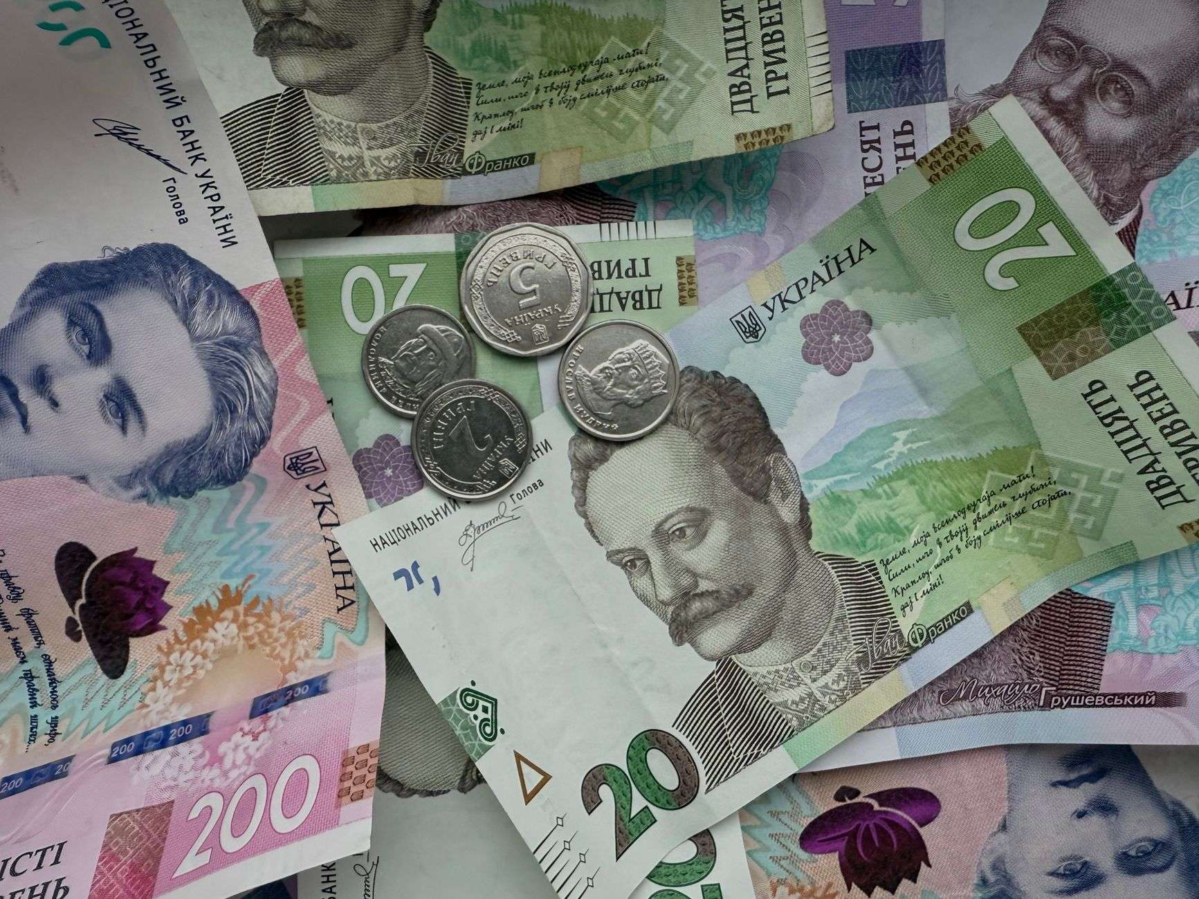 أوروبا صرفت 226 مليار دولار على أوكرانيا في 4 سنوات — والحرب لا تقترب من الحسم — وتكلفة يوم قتال واحد تبلغ $172 مليوناً — مع قرض أوروبي جديد بـ€90 مليار لـ2026-2027