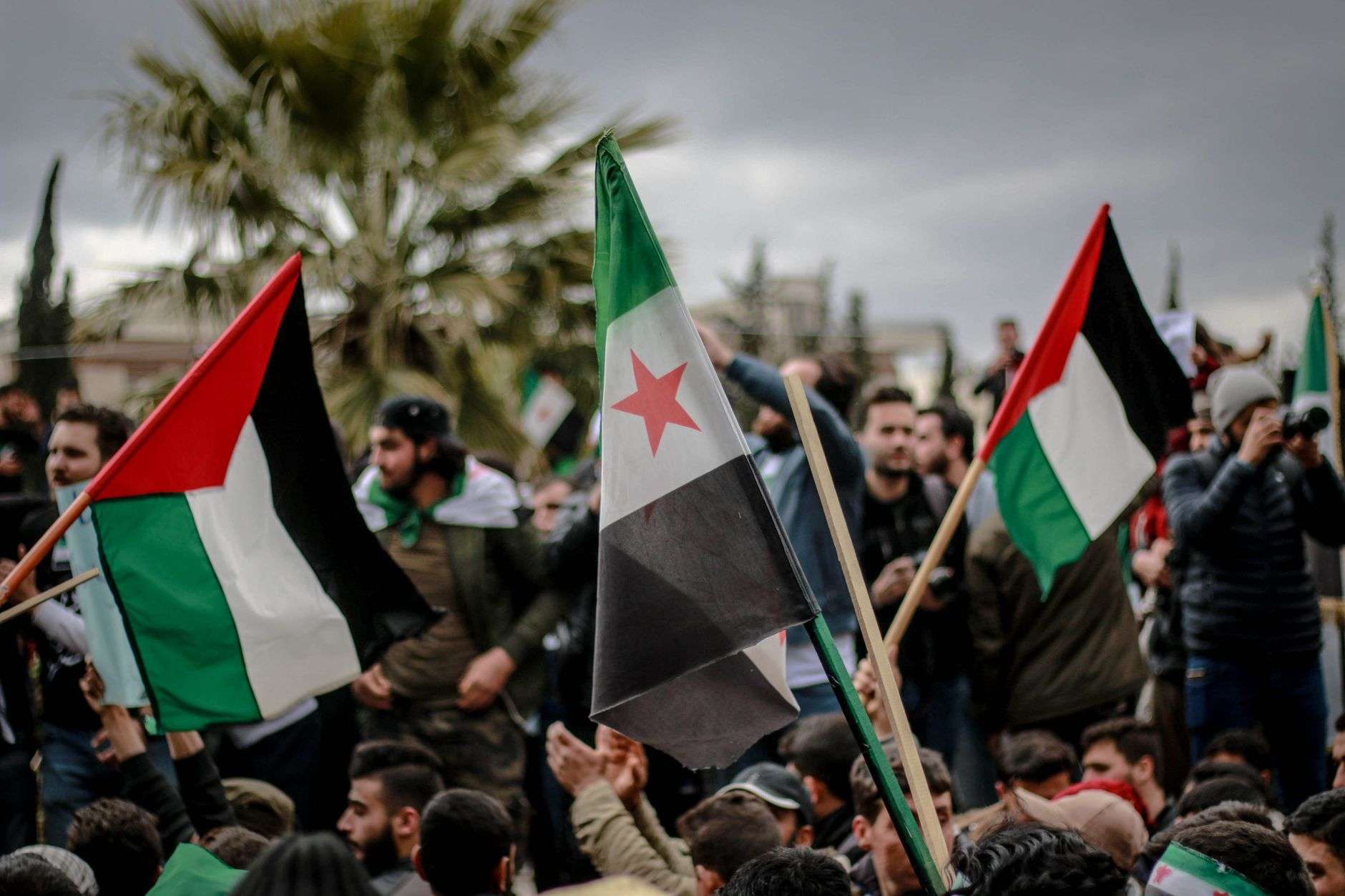دراسة مقارنة: إلى أين يتجه السوريون والفلسطينيون والعراقيون في أوروبا؟ — خريطة الدول الأكثر قبولاً