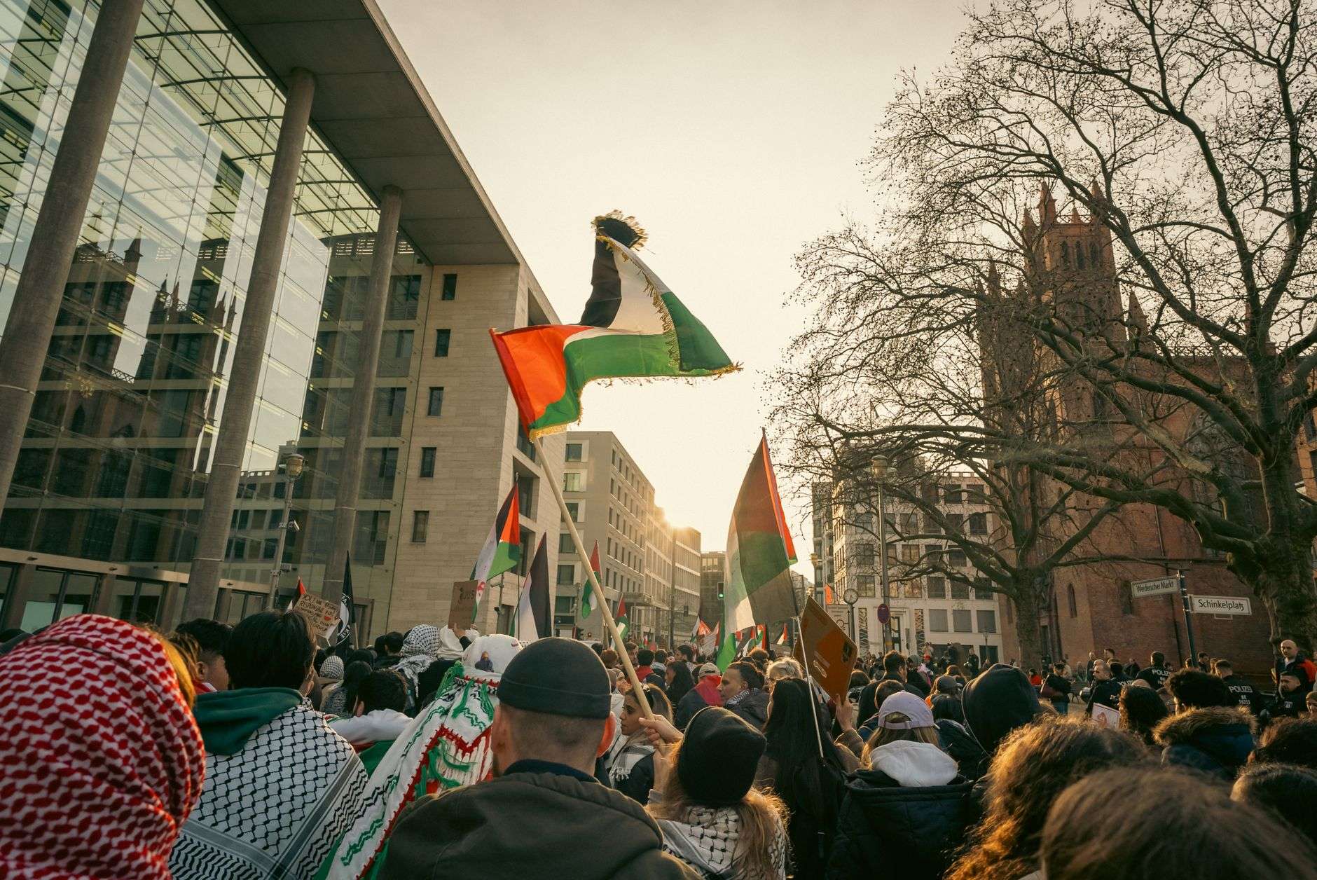 بلجيكا: الأولى أوروبياً في استقبال الفلسطينيين — 89% قبول لغزة و5,332 طلباً في 2024 — لكن الإجراء الجديد من 12 يونيو يُعقّد المسار لمن يحمل وضعاً في دولة EU أخرى