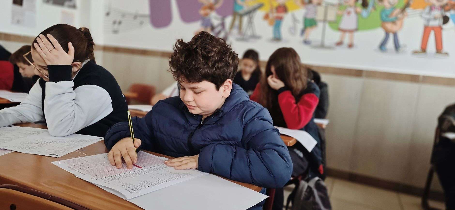 تطبيق اختبار CLE الجديد على تلاميذ السنة الرابعة ابتدائي في مدارس اتحاد والونيا-بروكسل